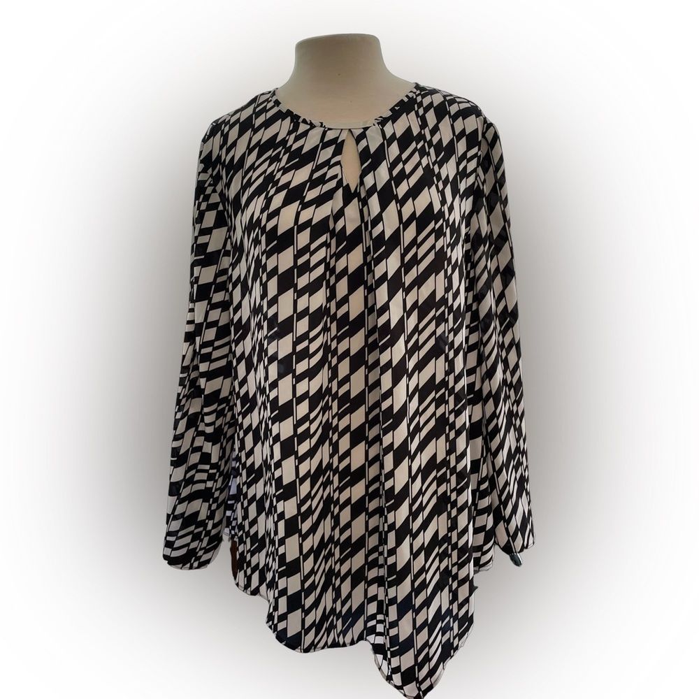 Women’s Black and White Abstract Geometric Printed Blouse